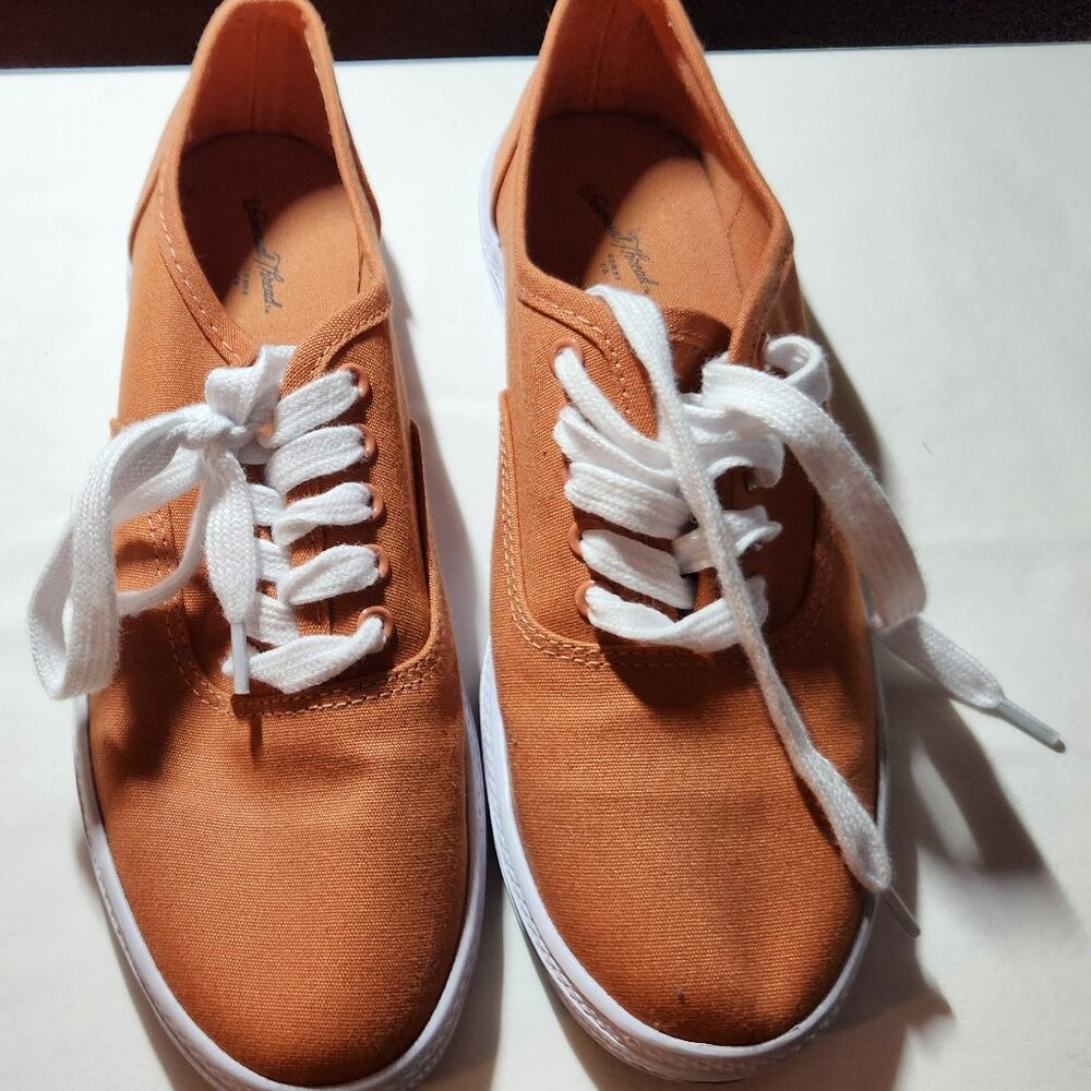 Universal Thread canvas sneakers sz 7 M orange Great condition